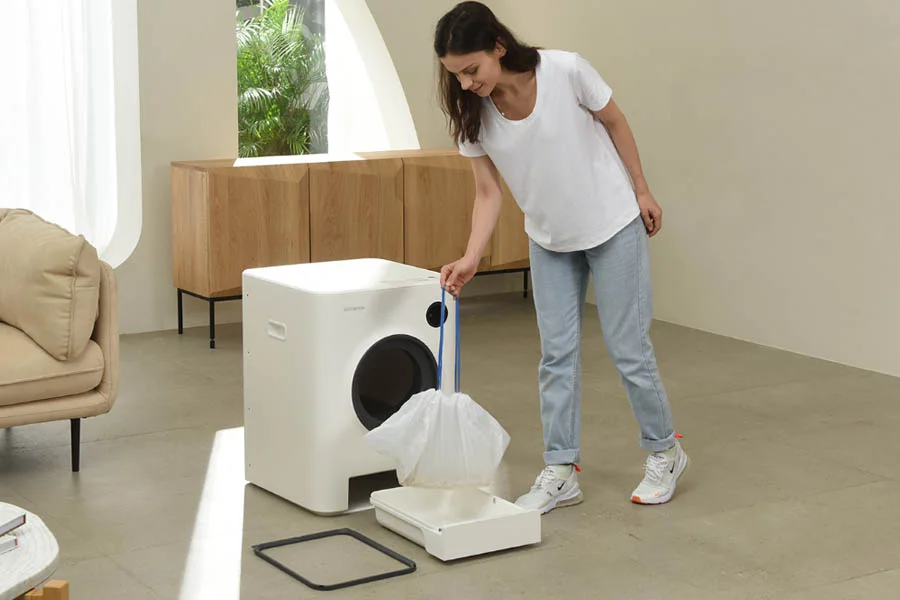 self-cleaning cat litter box